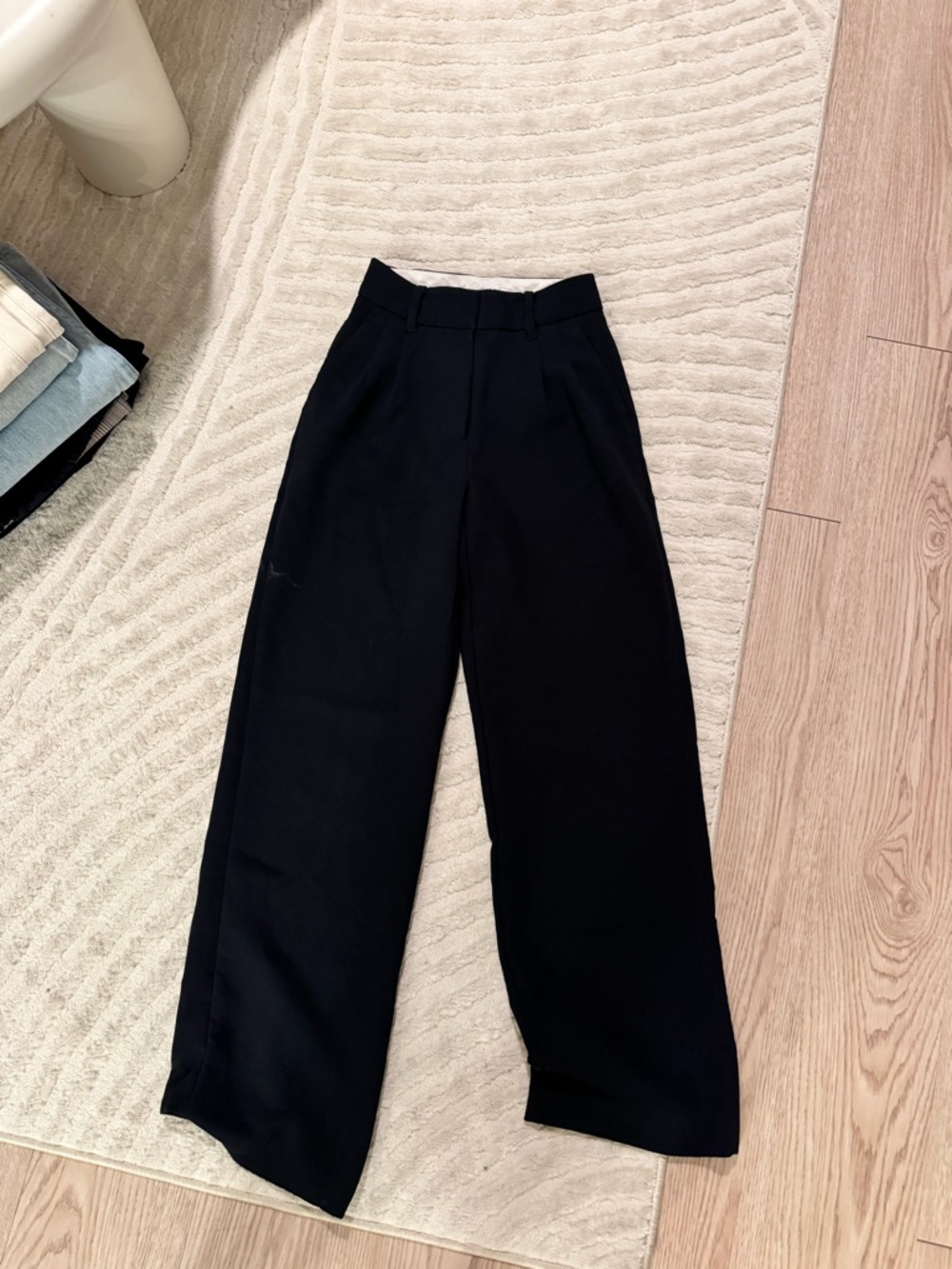 Aritzia Black Effortless Pants